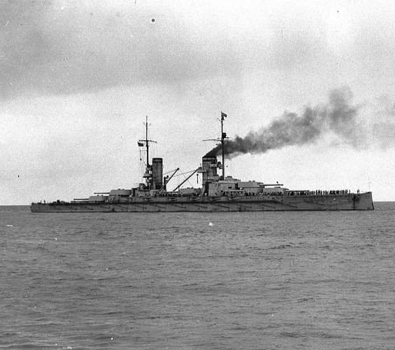 Ein deutsches Schlachtschiff der König-Klasse