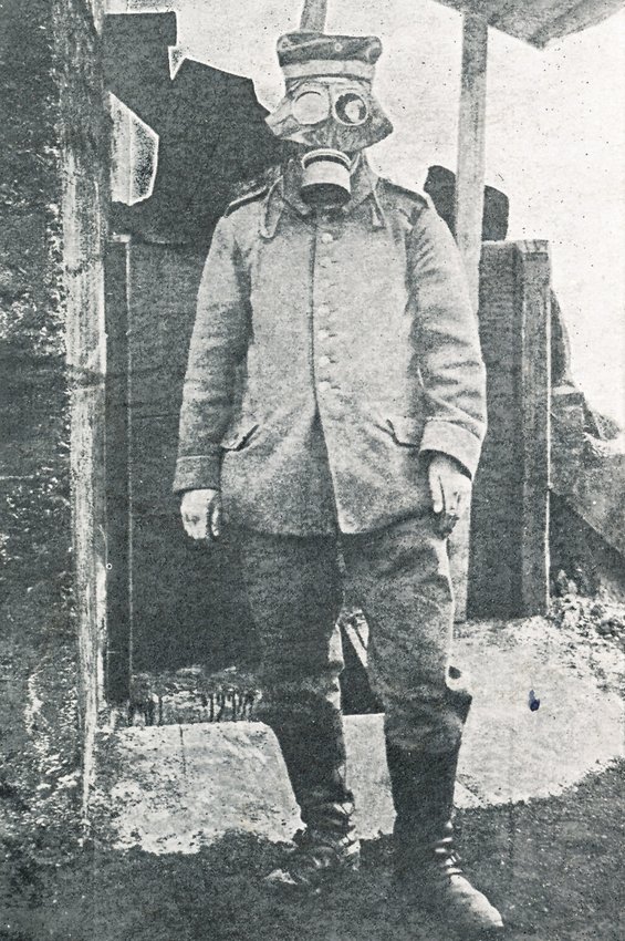 Deutscher Soldat mit Gasmaske