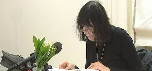 Fotografie von Friederike Mayroecker bei einer Lesung in Wien im Jahr 2004