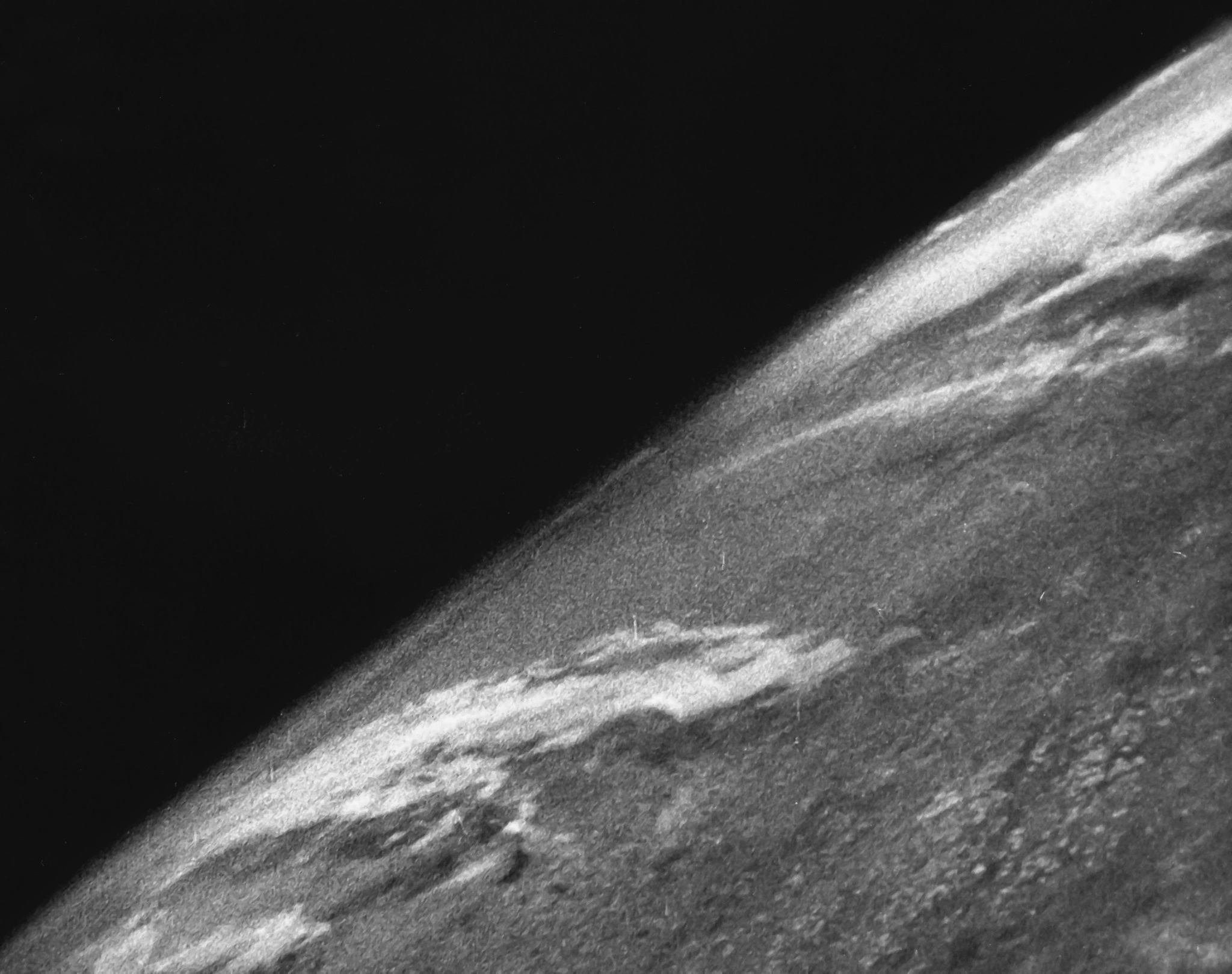 Die erste Photographie der Erde aus dem Weltall wurde von einer V2/A4 im Jahre 1946 aus gemacht.
