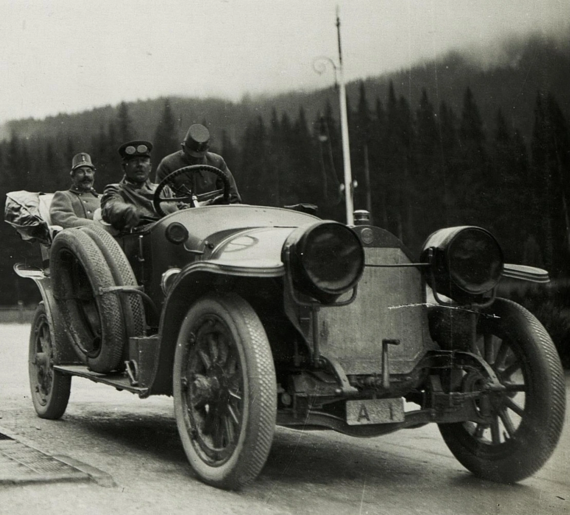 Ankunft seiner kaiserlichen Hoheit im Automobil - Aufnahme vom Kriegspressequartier