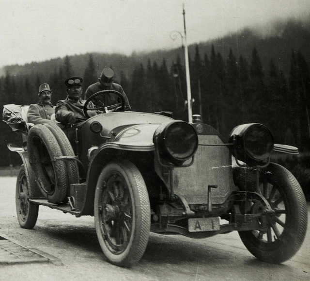 Ankunft seiner kaiserlichen Hoheit im Automobil - Aufnahme vom Kriegspressequartier