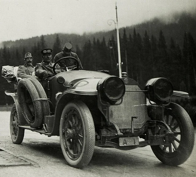 Ankunft seiner kaiserlichen Hoheit im Automobil - Aufnahme vom Kriegspressequartier