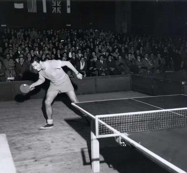 Richard Bergmann am Tischtennistisch - spielend