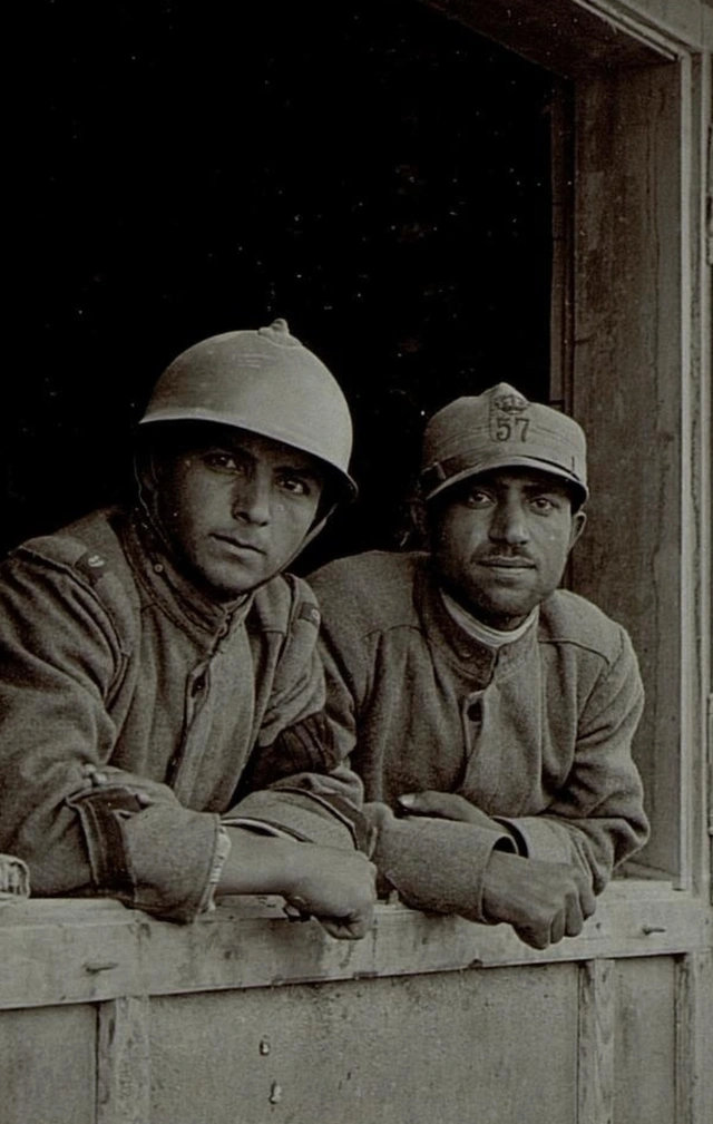 Zwei italienische Kriegsgefangene