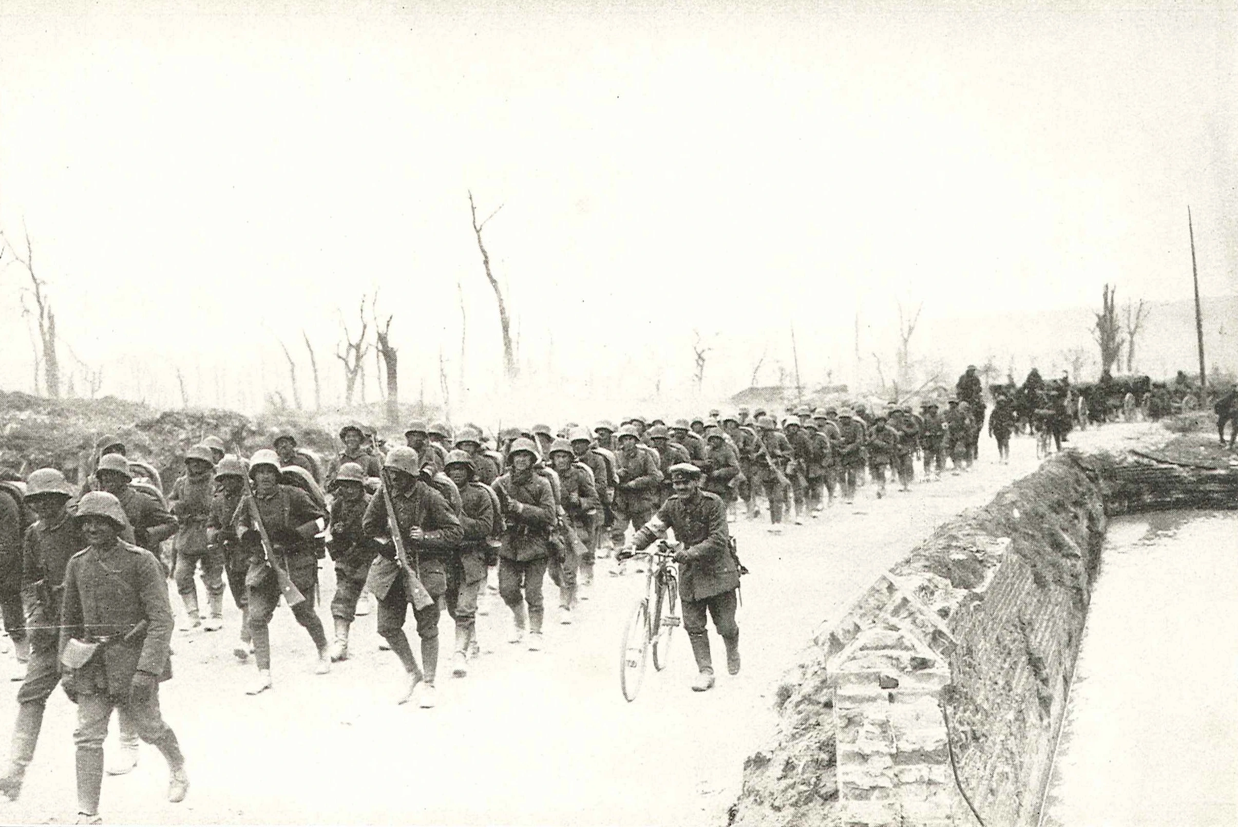 Deutsche Infanterie am Marsch.