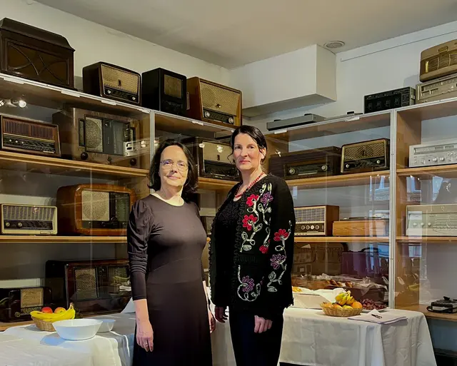 Archivfrühstück vom 10. Oktober 2024: Schönberg auf Schallplatte hören. Die Leiterin des Arnold Schönberg Center, Ulrike Anton spricht über die Plattensammlung von Arnold Schönberg und den Wert von Musikaufnahmen für Musiker_innen