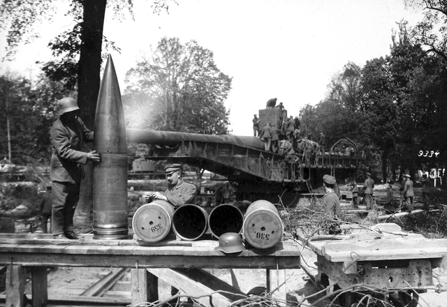 Deutsches 38 cm Eisenbahngeschütz "Langer Max"