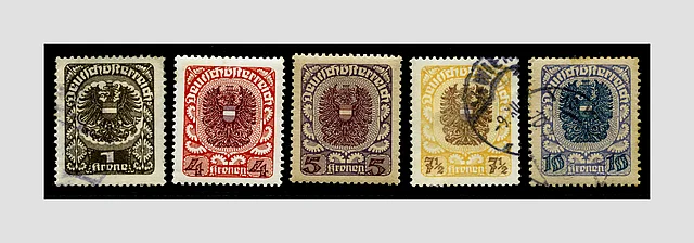Briefmarken der Serie "Wappenzeichnung", 1920. Fünf bunte Breifmarken mit Wappenadler 1 - 10 Kronen.