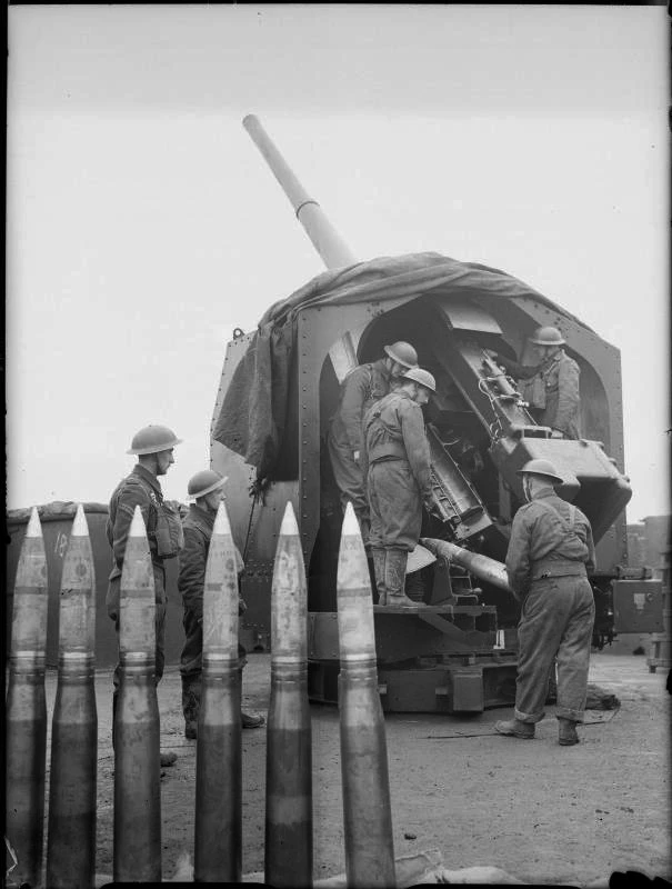 Eine britische schwere Fliegerabwehrkanone im Zweiten Weltkrieg