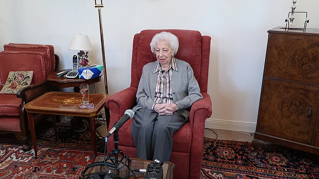<p>Ruth Jacobs beim Interview, 2021</p>
