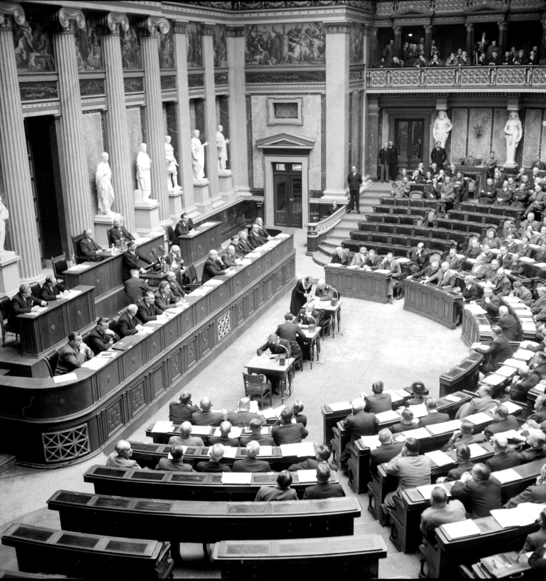 Blick in den Reichsratssitzungssaal des Parlaments.