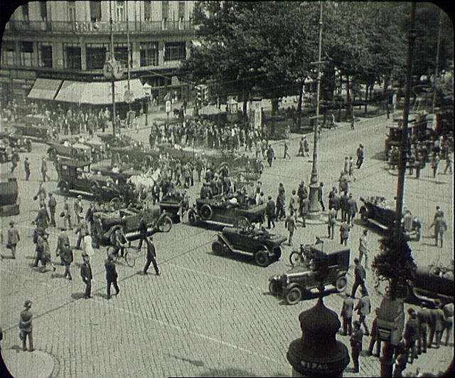 Verkehrschaos auf der Opernkreuzung 1926