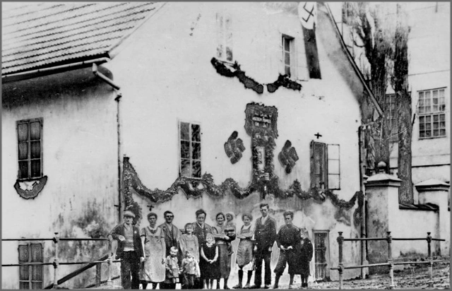 <p>Kleiner Ort in Niederösterreich, März 1938</p>