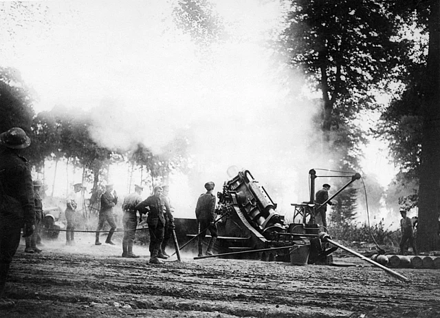 Ein britischer 9,2 inch Howitzer, eine schwere Haubitze
