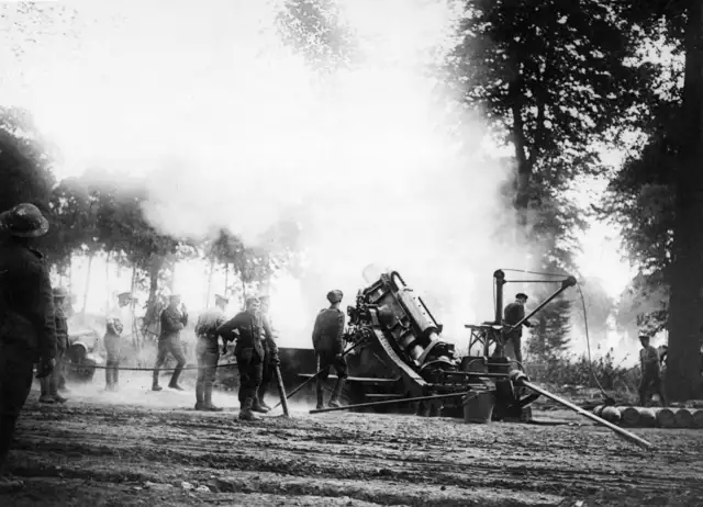 Ein britischer 9,2 inch Howitzer, eine schwere Haubitze