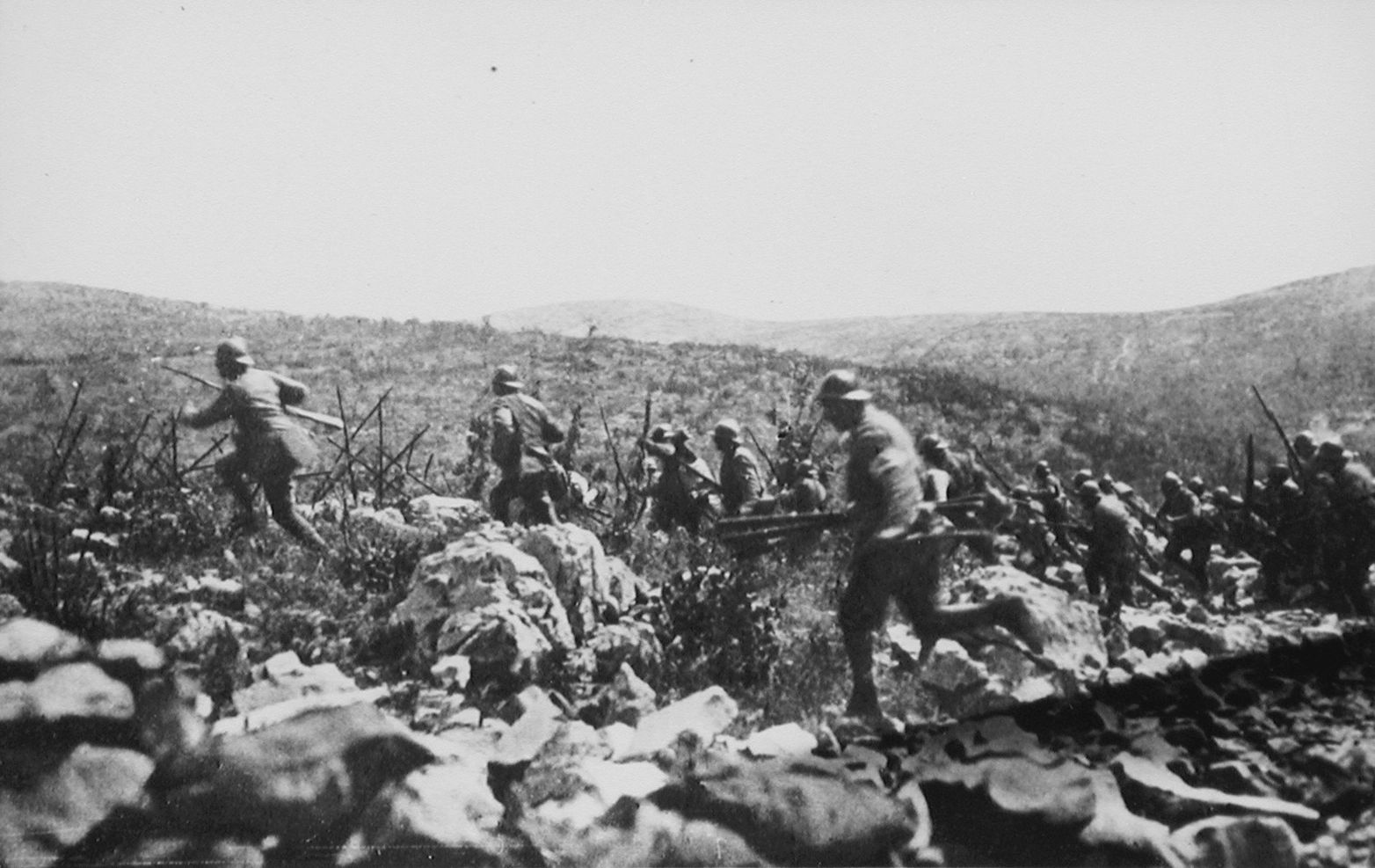 Italienische Infanterie greift an