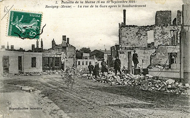 Zerstörte Ortschaft in Frankreich 1914