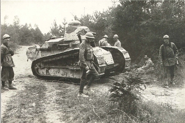 Ein Renault-Tank im Einsatz,