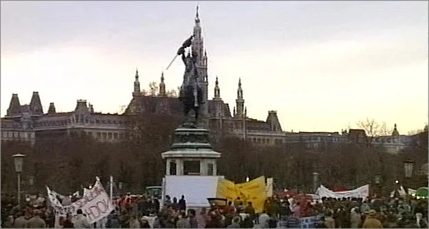 <p>Das „Lichtermeer“ am Wiener Heldenplatz, 23. Jänner 1993</p>