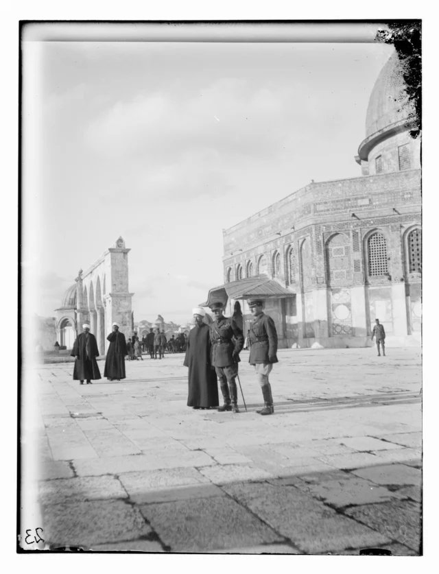 Lord Plumer in Jerusalem vor dem Felsendom