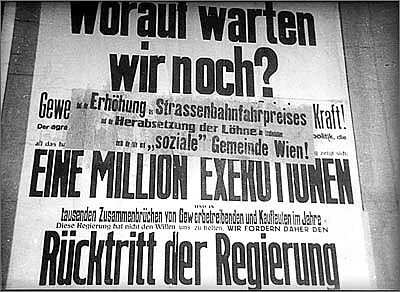 Aufforderung an die Regierung, zurückzutreten. Plakat, teilweise überklebt. Wien, 1933. "Worauf warten wir noch?"..."Eine Million Exekutionen..."