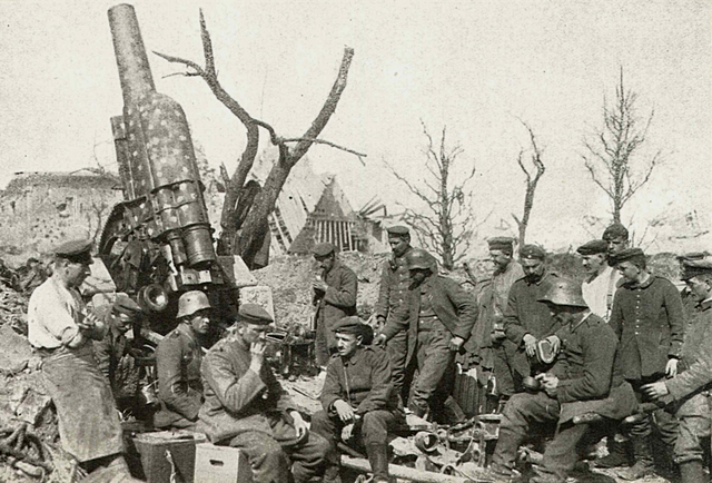 Deutscher 21cm Mörser in Feuerstellung
