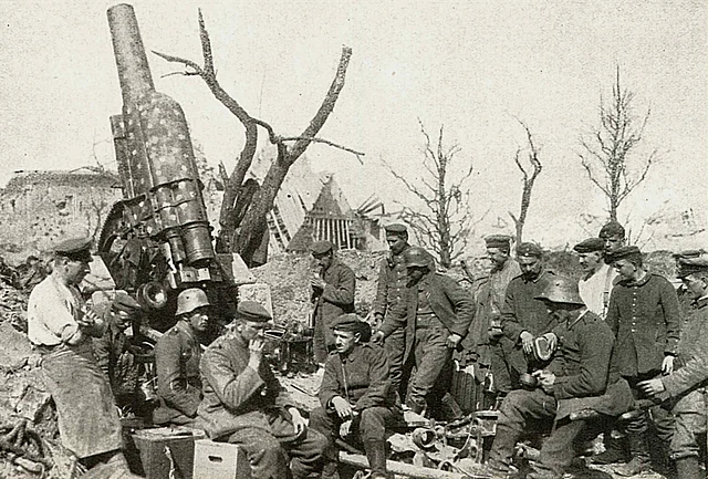 Deutscher 21cm Mörser in Feuerstellung