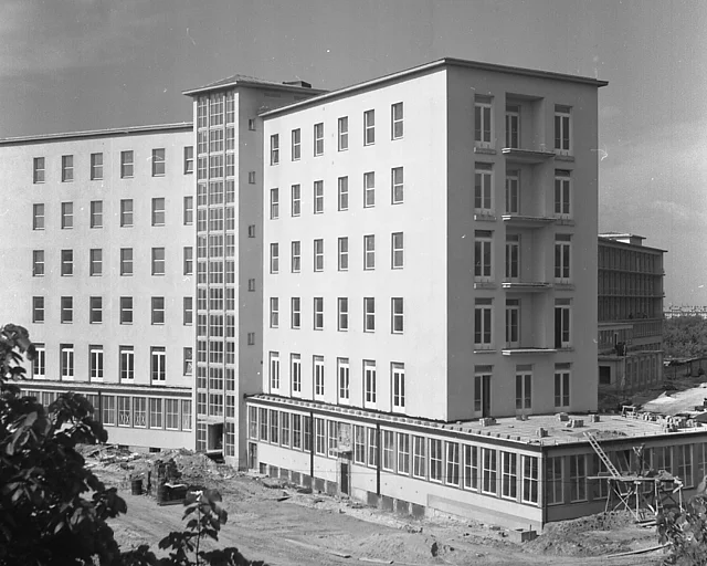 Blick auf ein neues Haus.