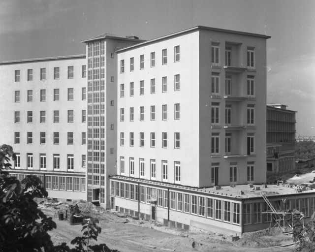 Blick auf ein neues Haus.