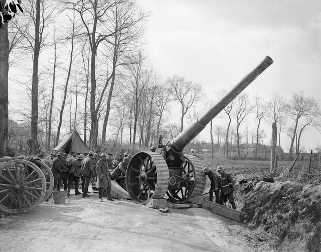 Britisches 6inch-Geschütz in Stellung.