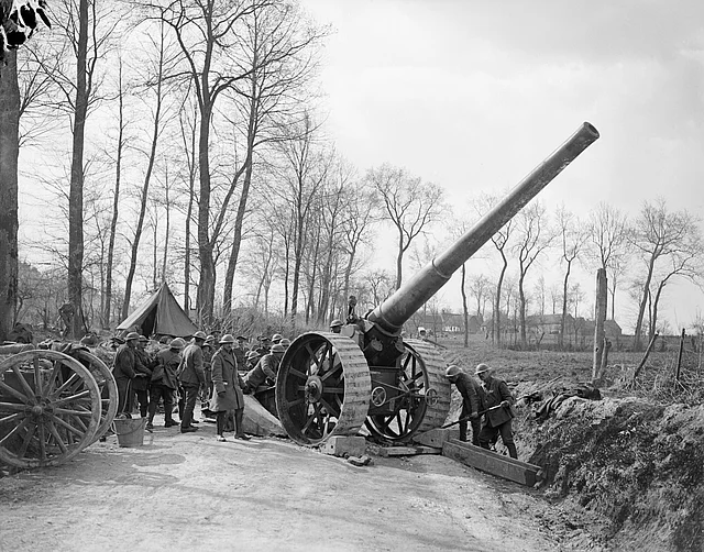 Britisches 6inch-Geschütz in Stellung.