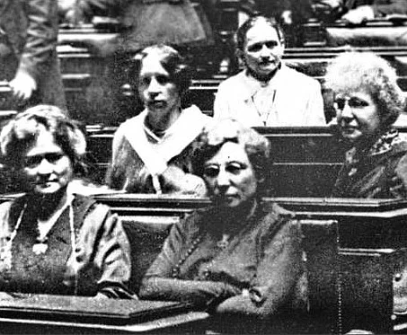 Abbildung von weiblichen Abgeordneten im Nationalrat, 1934