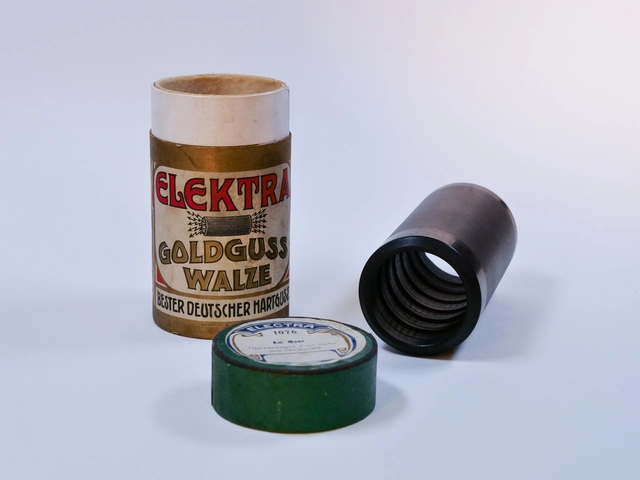 Goldgusswalze aus der Sammlung der Österreichischen Mediathek