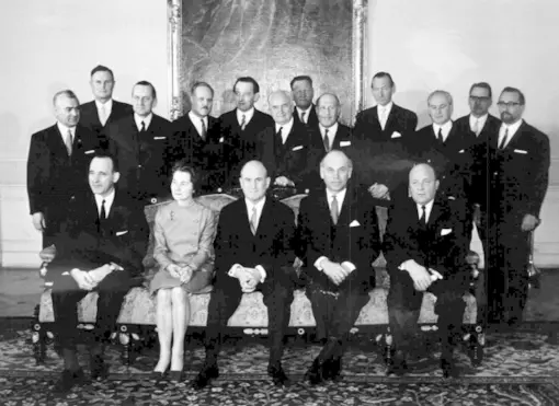 Im Bild: Das Team der Bundesregierung Klaus II.  Mit Grete Rehor war erstmals in der österreichischen Geschichte eine Frau als Ministerin vertreten. 