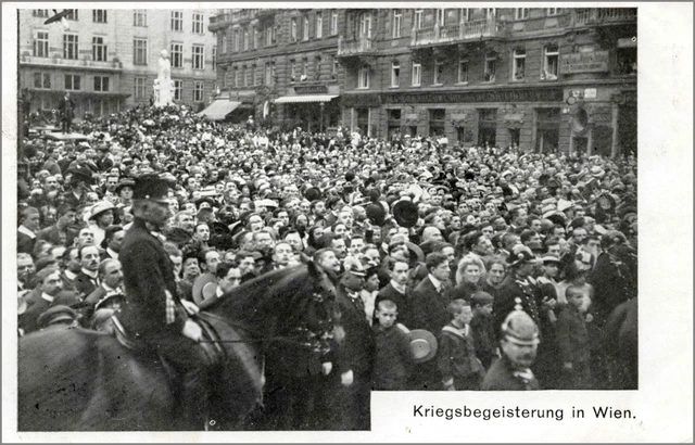 Kriegsbegeisterung in Wien vor dem Kriegsministerium