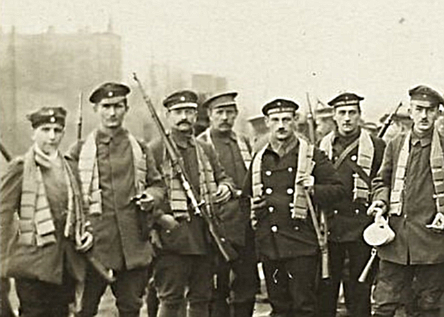 November 1918 - Revolutionäre Soldaten und Matrosen in Berlin