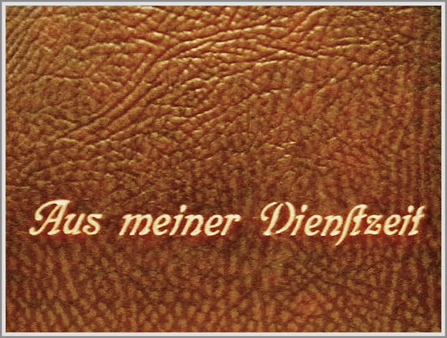 Mappe aus Sammlung J.: Videostill aus Die Geschichte unseres Lebens