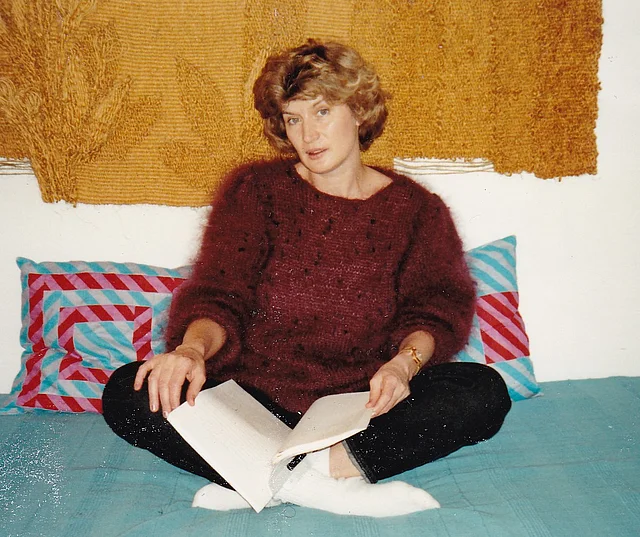 Zdenka Becker am Anfang ihrer Schriftstellerkarriere in den 1980ern.
