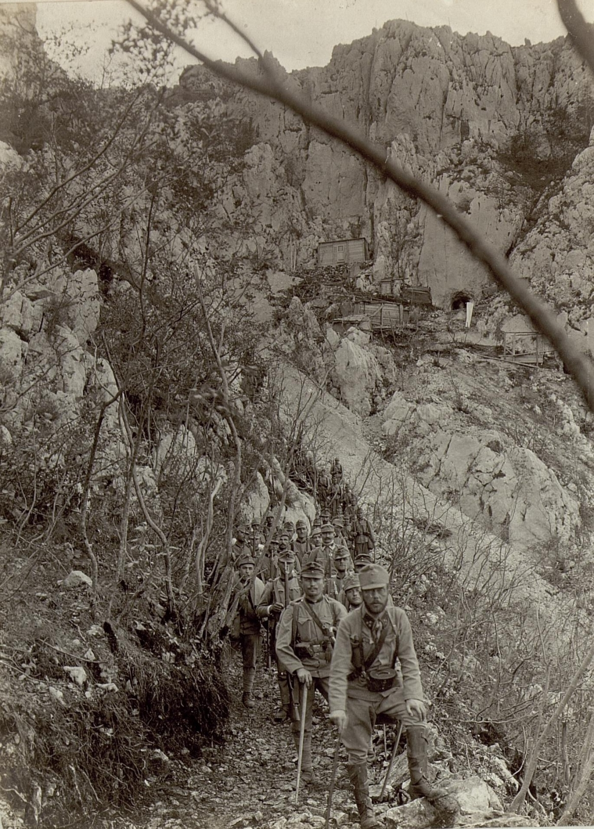 Österreich-ungarische Truppen beim Abstieg vom Monte Sabotino