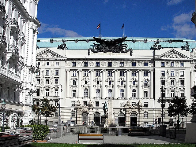 <p>Regierungsgebäude auf der Wiener Ringstraße</p>
