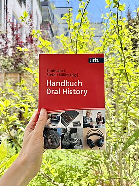 Buchcover Handbuch Oral History 