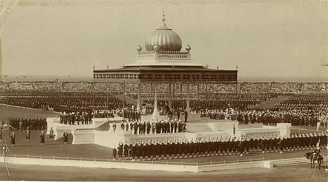 Der Delhi Durbar 1911. , Ein Durbar war ursprünglich eine indische Fürstenversammlung. Der Imperial Durbar, war eine Versammlung, die jeweils anlässlich der Krönung des britischen Monarchen zum Kaiser von Indien abgehalten wurde.