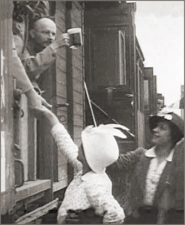 Ein Prost auf den Krieg - Abschied an einem Bahnhof