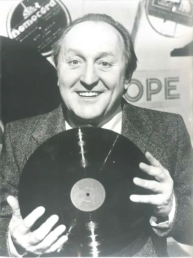 Günther Schifter mit einer Schellack