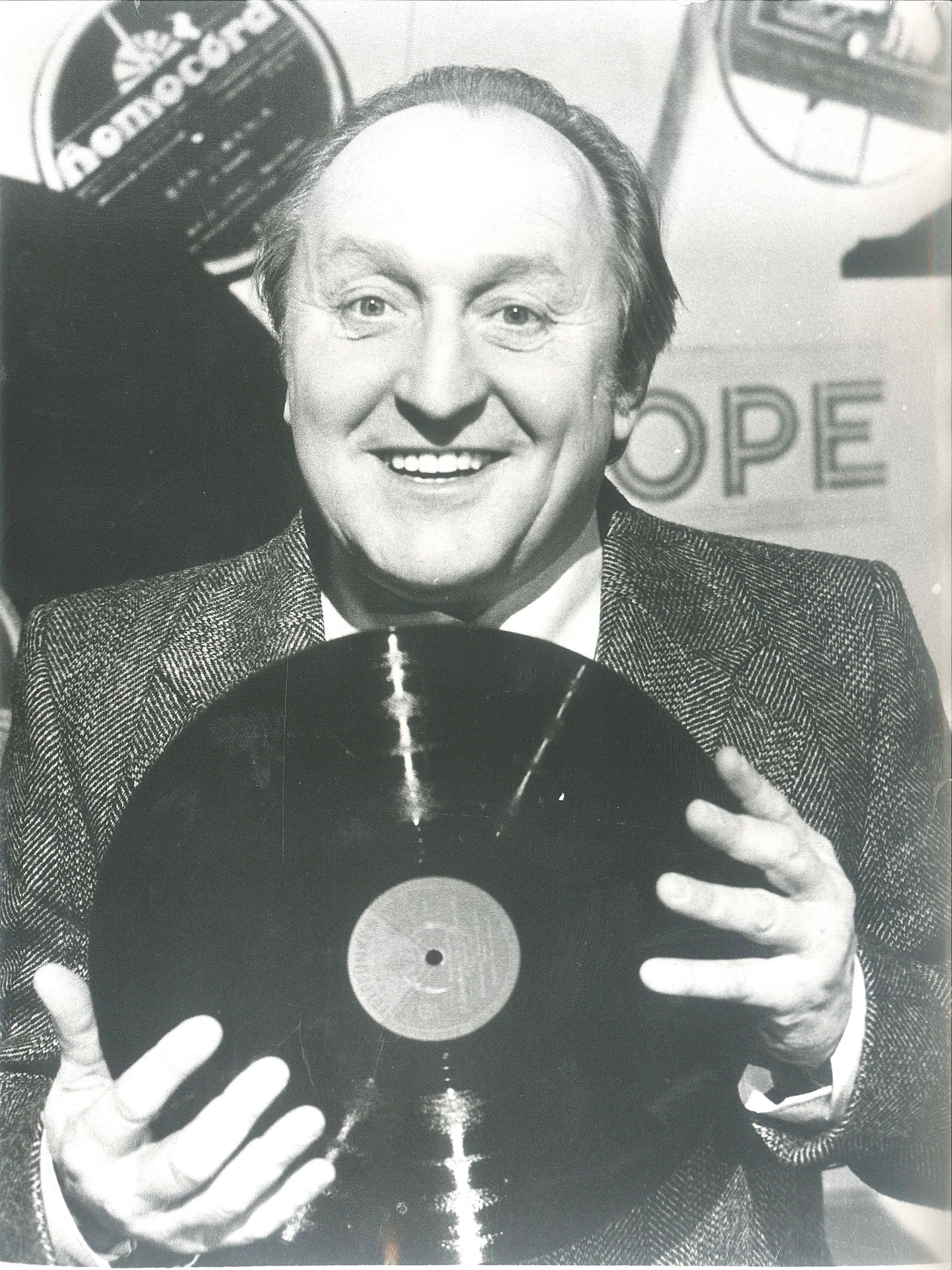 Günther Schifter mit einer Schellack