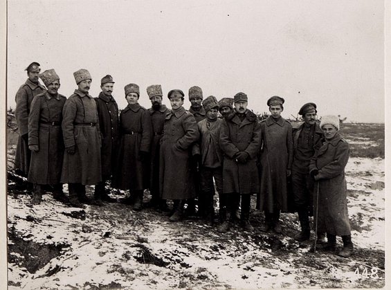 Russische und österreich-ungarische Soldaten