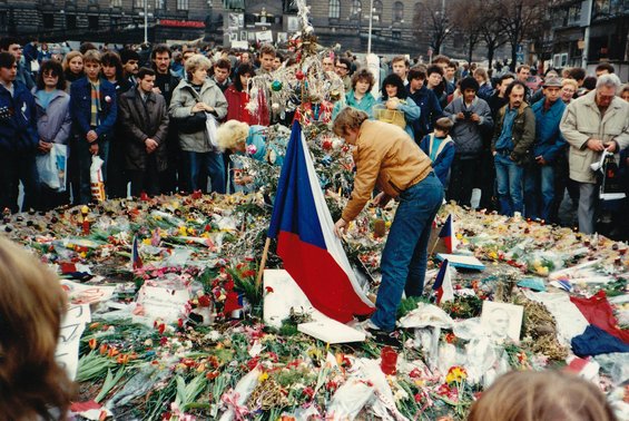 <p>Václav Havel am Prager Wenzelsplatz im November 1989</p>