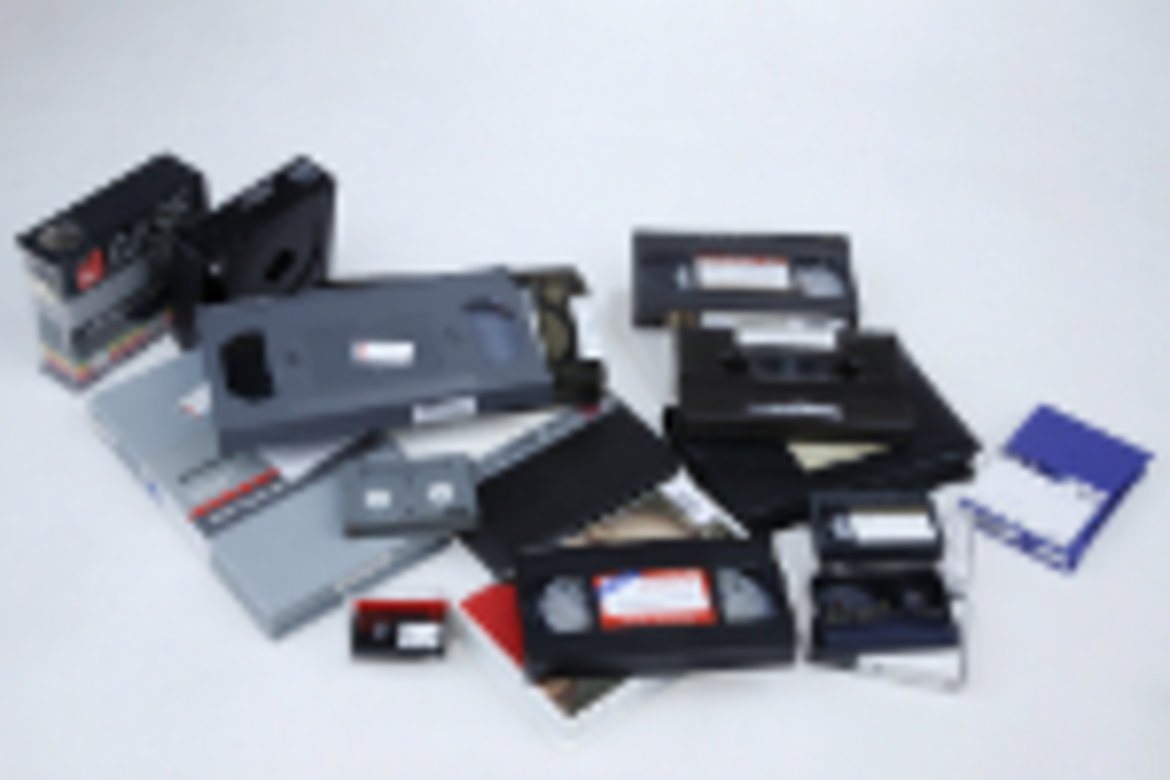 Viele Videokassetten der unterschiedlichsten Formate.
