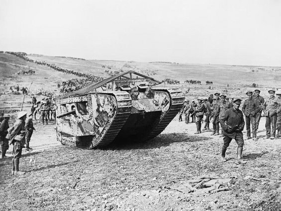 Ein britischer Mark-I-Tank an der Somme